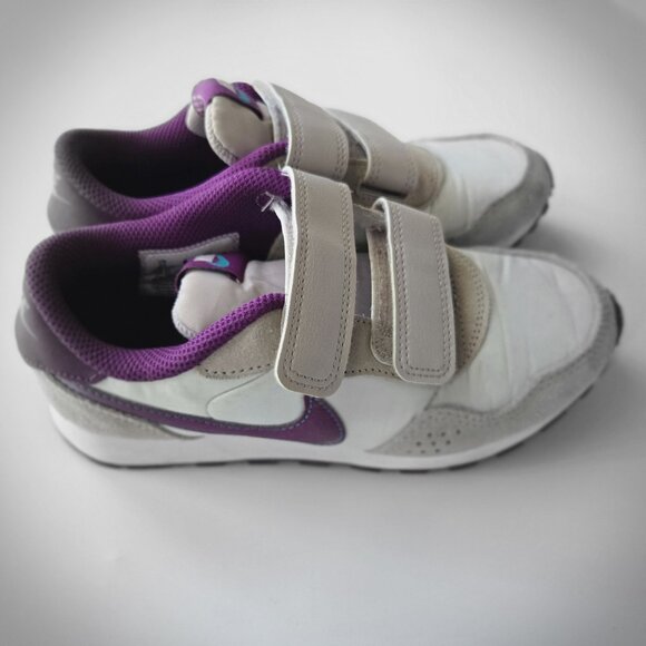 Nike MD Valiant Kids' Sneakers Purple and White Velcro - Picture 3 of 7